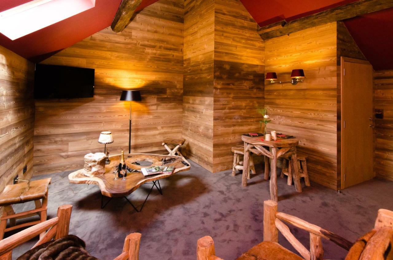 River Lodge Hotel Insolite Maredsous Eksteriør bilde