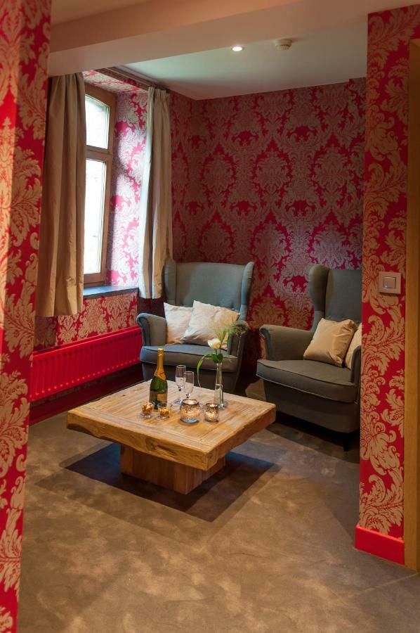 River Lodge Hotel Insolite Maredsous Eksteriør bilde