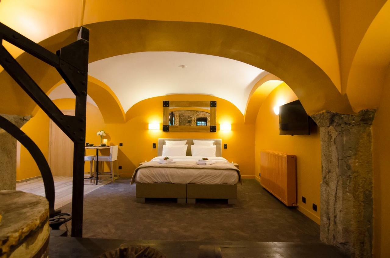 River Lodge Hotel Insolite Maredsous Eksteriør bilde