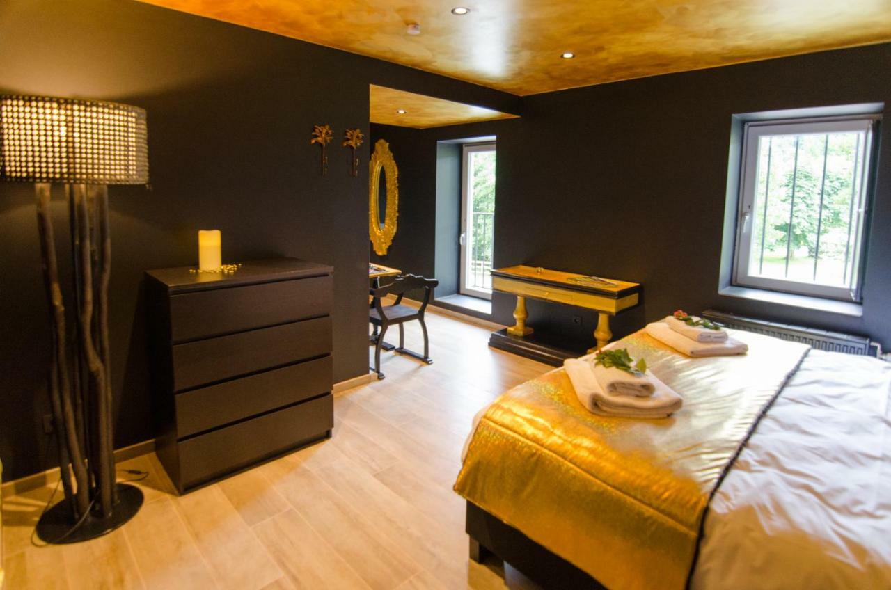 River Lodge Hotel Insolite Maredsous Eksteriør bilde