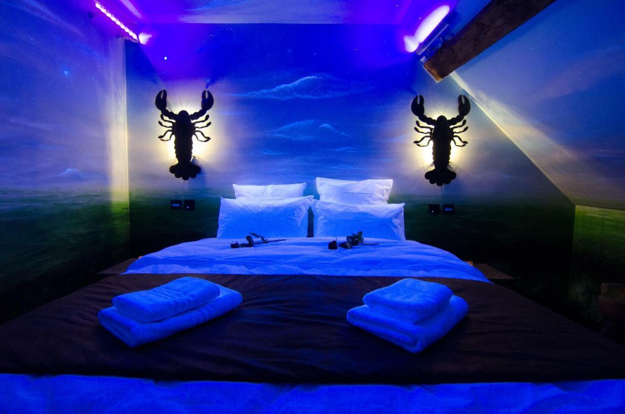 River Lodge Hotel Insolite Maredsous Eksteriør bilde